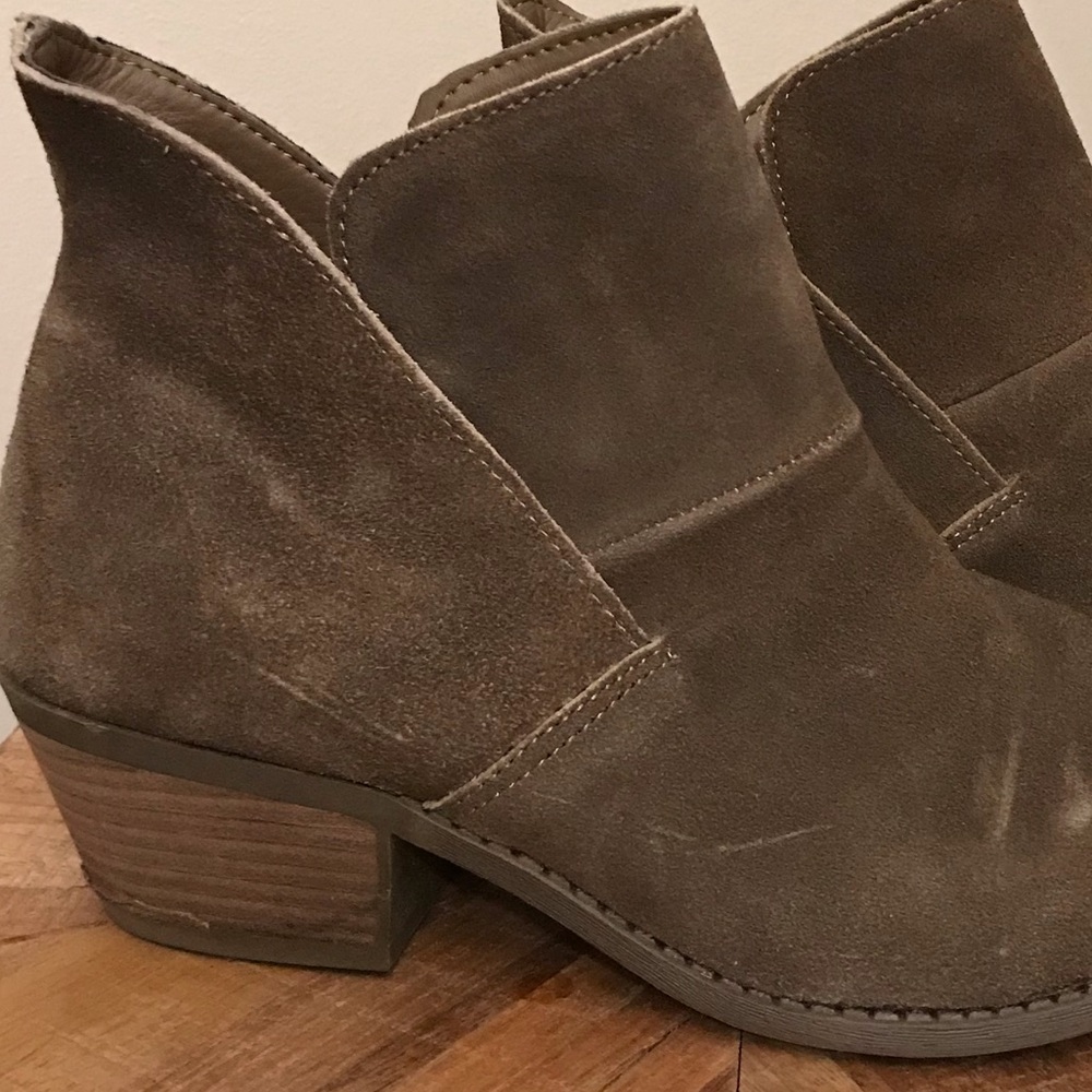 SOLD LIKE NEW Distressed Ruff Hewn Booties Size 7